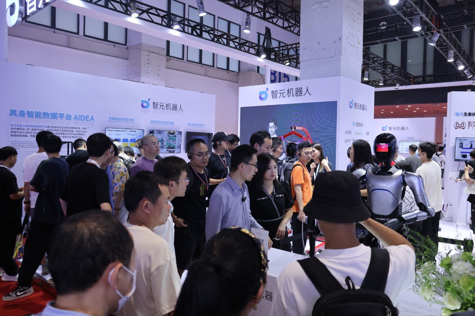 星空(中国)xingkong机器人亮相世界机器人大会WRC