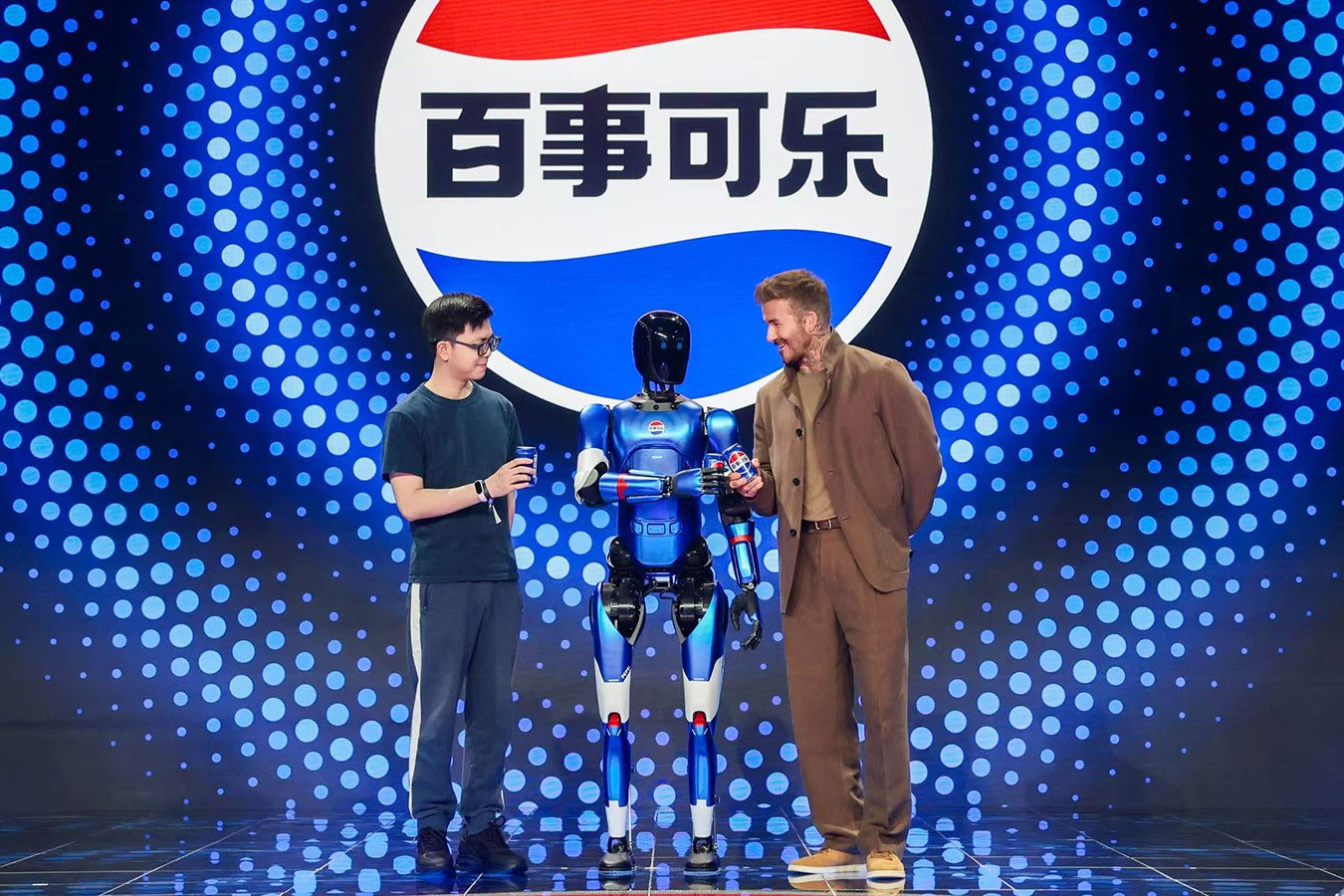 星空(中国)xingkong机器人携手百事中国共创“百事蓝宝” 共燃渴望新章